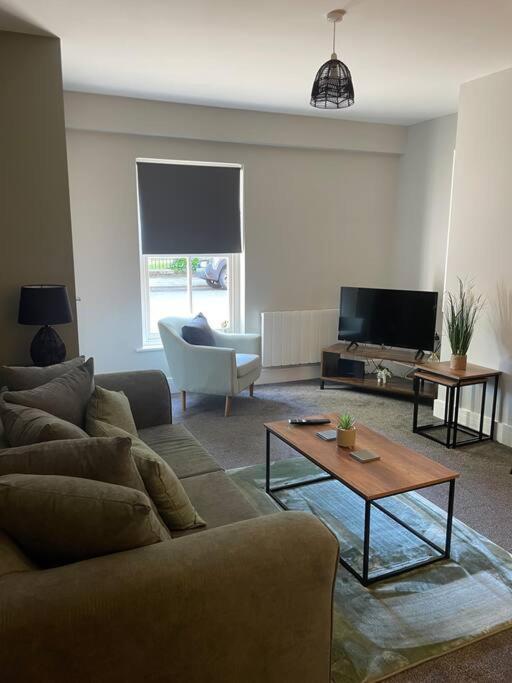 Poplar House-2Bedroom House In Town Centre With Free Parking By Shortstays4U キングズ・リン エクステリア 写真
